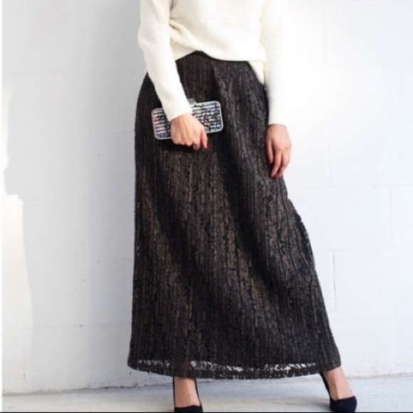 Banana Republic Dresses & Skirts - Banana Republic NWT Green Pleated Lace Skirt✨